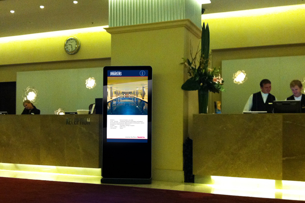 Thu hút khách nhờ màn hình quảng cáo cho khách sạn ở Phú Quốc