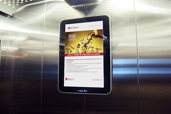 màn hình quảng cáo trong thang máy 1